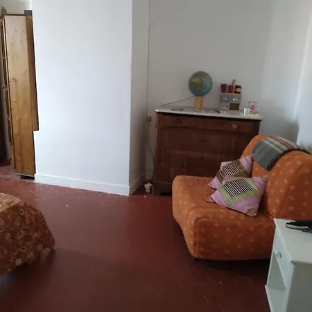 Chambre à louer dans résidence d'artistes Bed & Breakfast *